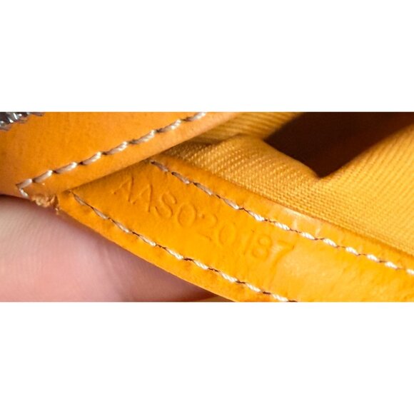 AUTHENTIC GOYARD CAP VERT YELLOW CROSSBODY BAG - Picture 16 of 16